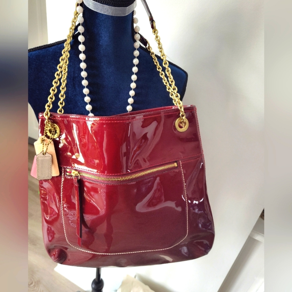 FREE SHIP! 🆕COACH HOBO Madison🍷Patent Leather Crossbody  14 W x 13.3/4 H NWT - Picture 4 of 7